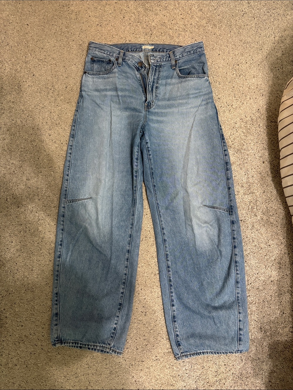 Levi women’s cinched barrel jeans
